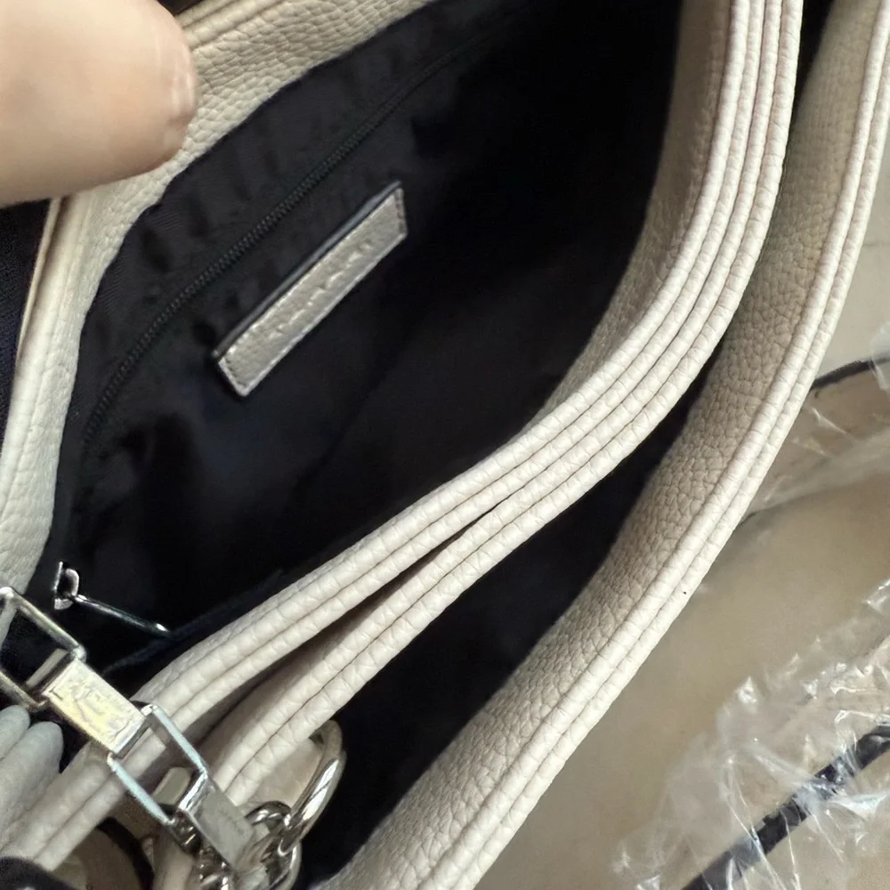 🔥 Fire Sale 🔥
NWT Tahari Cream Crossbody Bag with Silver Chain Strap - Picture 6 of 12